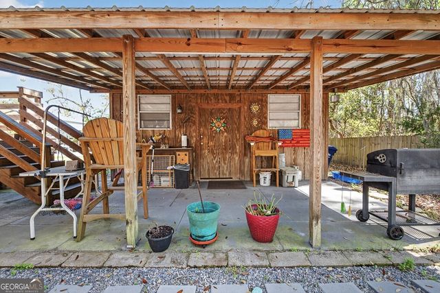 33 Warren Avenue, Waverly, GA 31565
