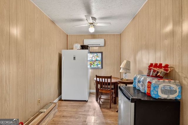 33 Warren Avenue, Waverly, GA 31565