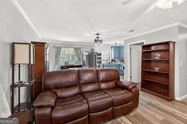 33 Warren Avenue, Waverly, GA 31565