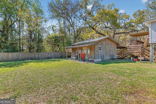 33 Warren Avenue, Waverly, GA 31565