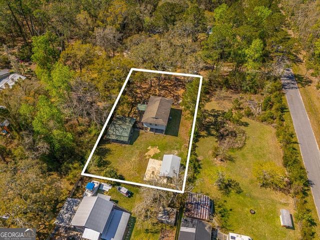33 Warren Avenue, Waverly, GA 31565
