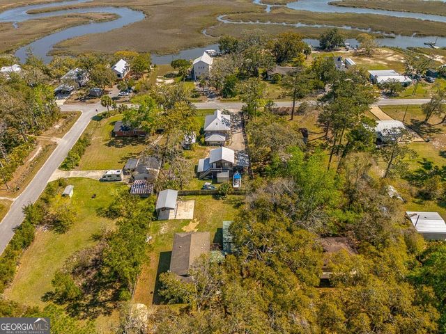33 Warren Avenue, Waverly, GA 31565