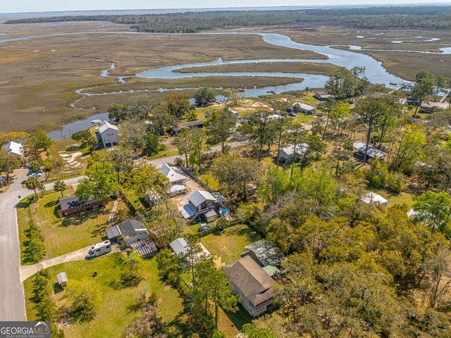 33 Warren Avenue, Waverly, GA 31565