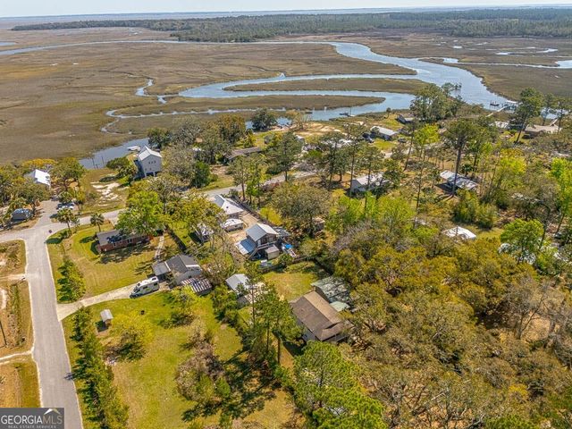33 Warren Avenue, Waverly, GA 31565