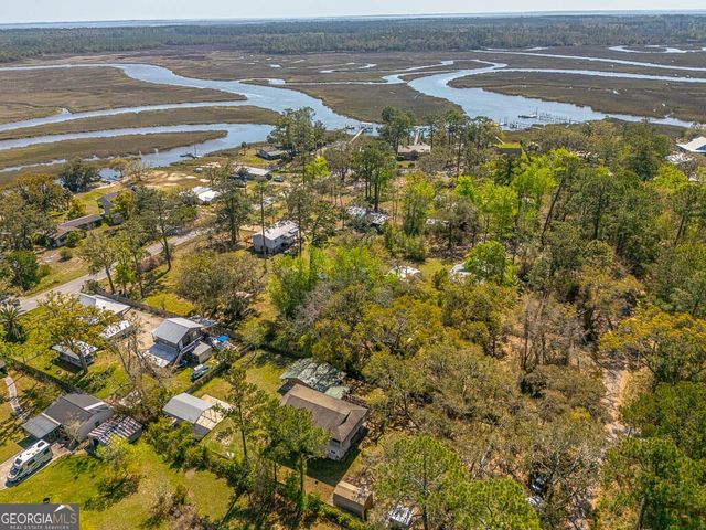 33 Warren Avenue, Waverly, GA 31565