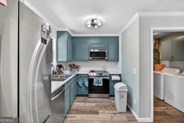 33 Warren Avenue, Waverly, GA 31565