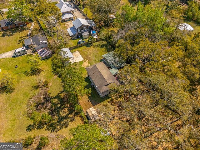 33 Warren Avenue, Waverly, GA 31565