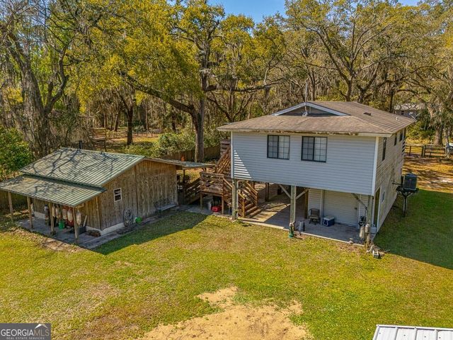 33 Warren Avenue, Waverly, GA 31565