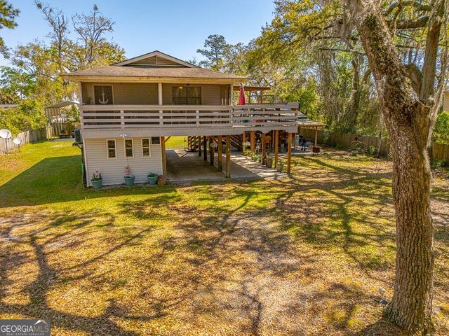 33 Warren Avenue, Waverly, GA 31565