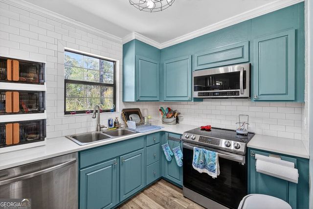 33 Warren Avenue, Waverly, GA 31565