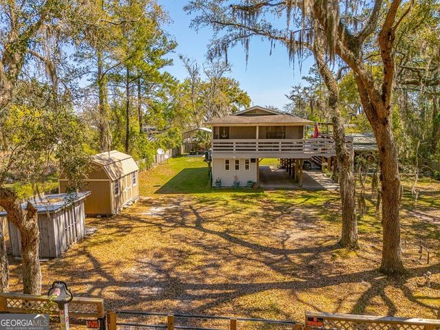 33 Warren Avenue, Waverly, GA 31565