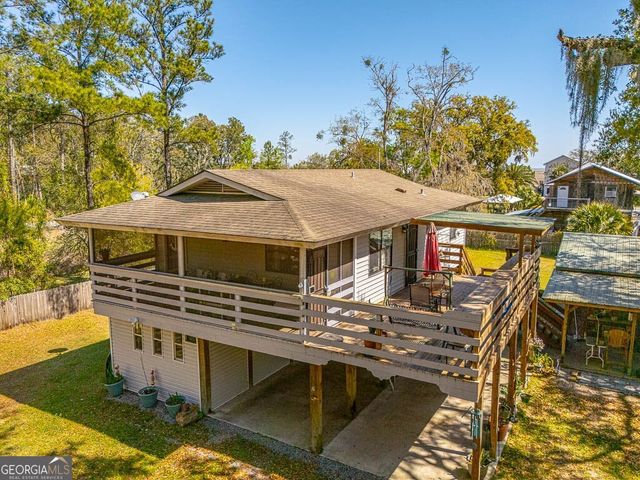 33 Warren Avenue, Waverly, GA 31565