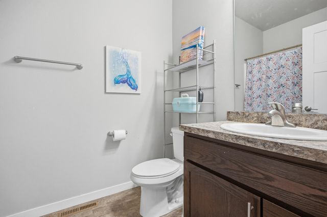 2551 72nd Avenue S, Fargo, ND 58104