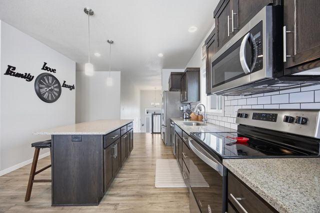 2551 72nd Avenue S, Fargo, ND 58104