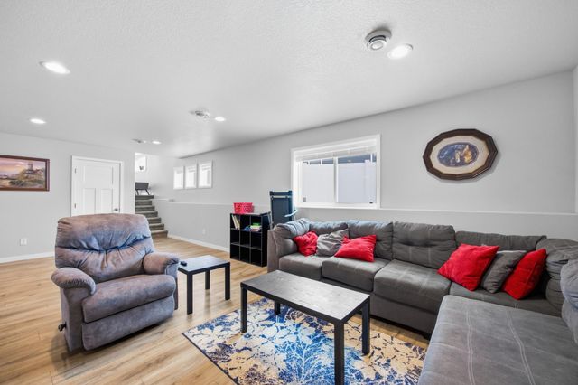 2551 72nd Avenue S, Fargo, ND 58104