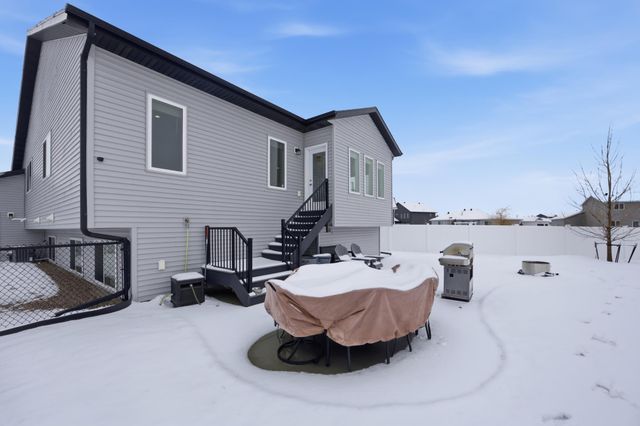 2551 72nd Avenue S, Fargo, ND 58104