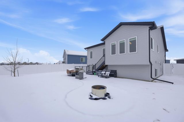 2551 72nd Avenue S, Fargo, ND 58104