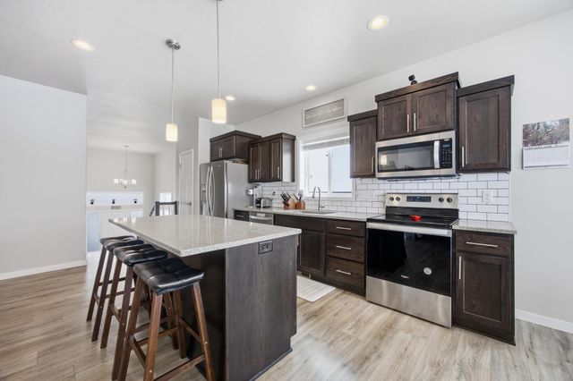 2551 72nd Avenue S, Fargo, ND 58104