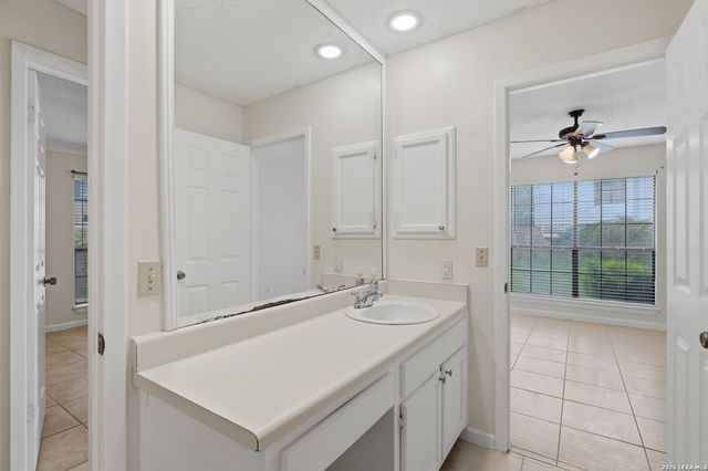 2255 THOUSAND OAKS DR, San Antonio, TX 78232