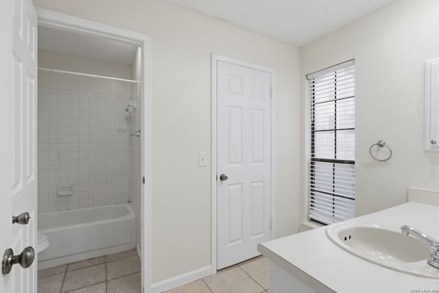 2255 THOUSAND OAKS DR, San Antonio, TX 78232
