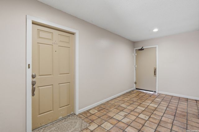 2255 THOUSAND OAKS DR, San Antonio, TX 78232