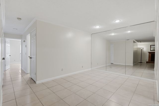 2255 THOUSAND OAKS DR, San Antonio, TX 78232