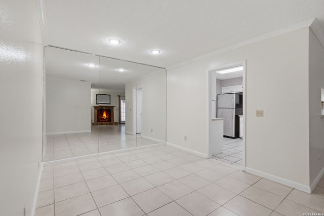 2255 THOUSAND OAKS DR, San Antonio, TX 78232
