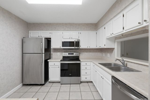 2255 THOUSAND OAKS DR, San Antonio, TX 78232