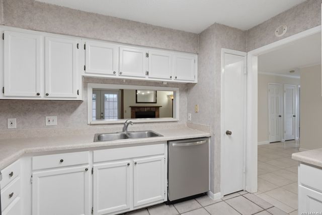 2255 THOUSAND OAKS DR, San Antonio, TX 78232