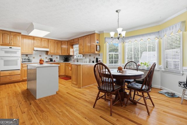 805 Ivy Ridge Drive, Loganville, GA 30052