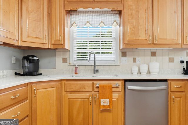 805 Ivy Ridge Drive, Loganville, GA 30052