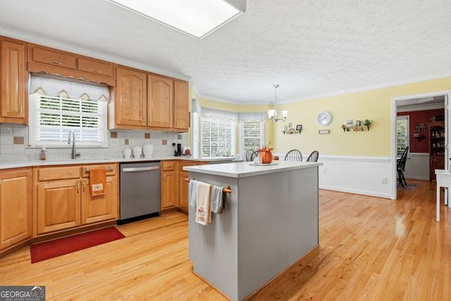 805 Ivy Ridge Drive, Loganville, GA 30052