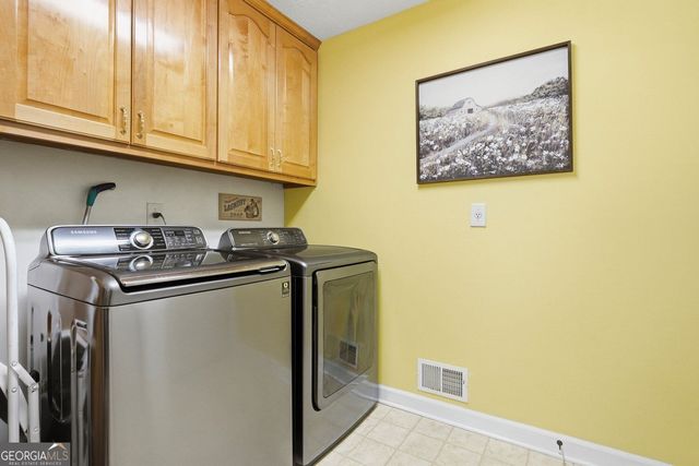 805 Ivy Ridge Drive, Loganville, GA 30052