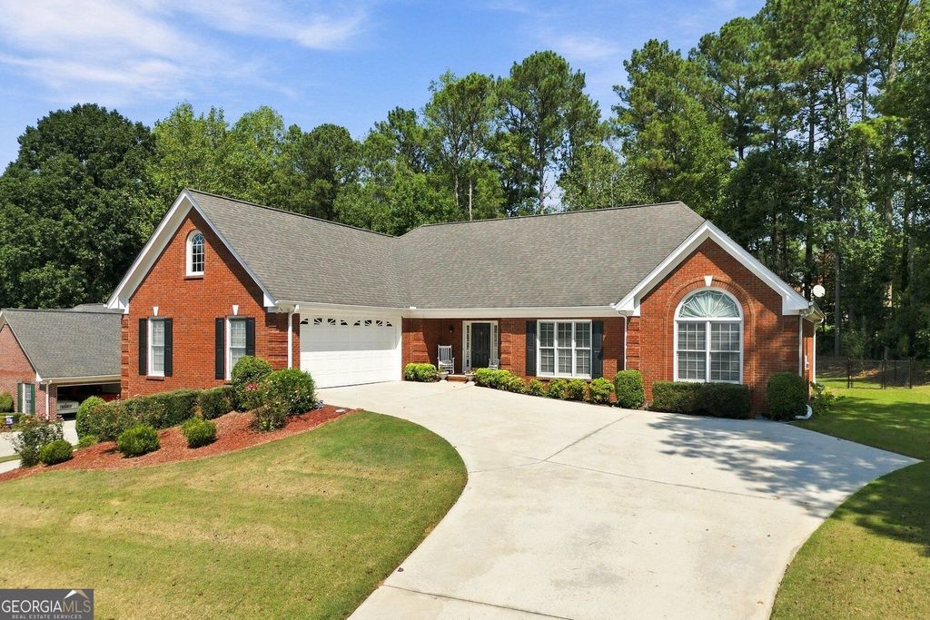 805 Ivy Ridge Drive, Loganville, GA 30052