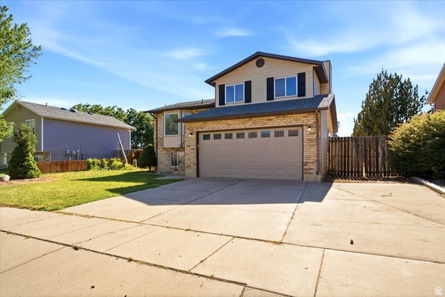 649 N 1360 W, Clinton, UT 84015