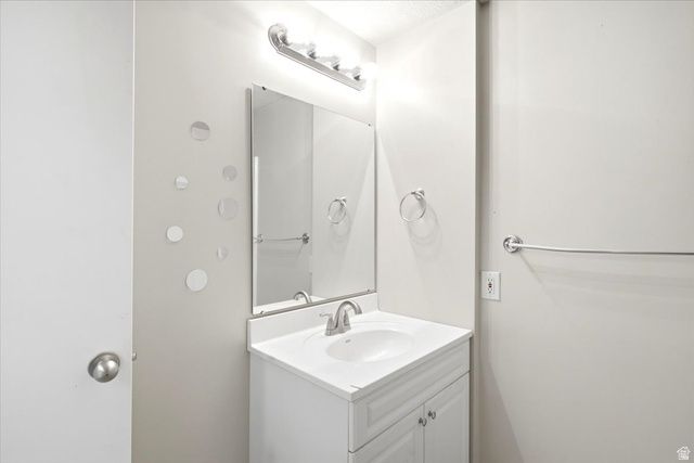 649 N 1360 W, Clinton, UT 84015