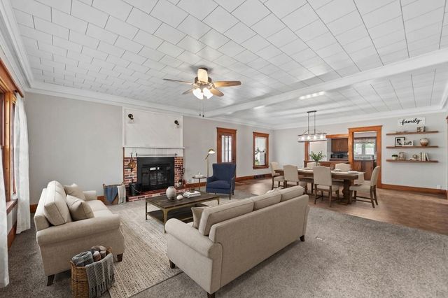105 W Rippey Avenue, Baxter, IA 50028