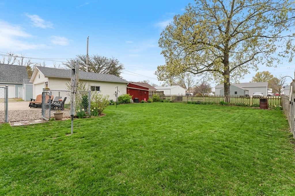 105 W Rippey Avenue, Baxter, IA 50028
