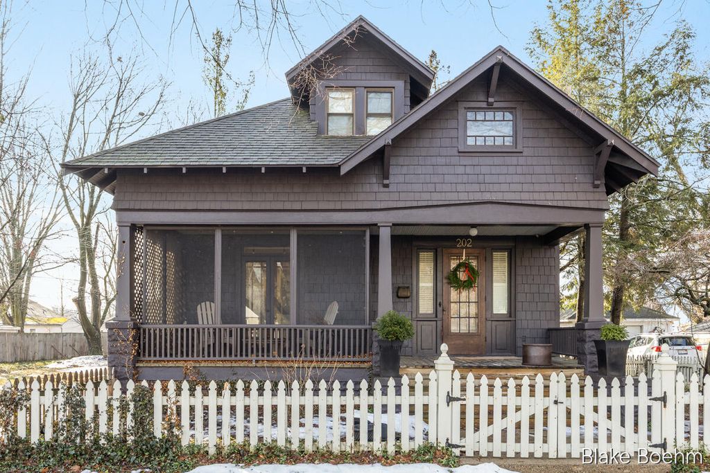 202 E 26th Street, Holland City, MI 49423