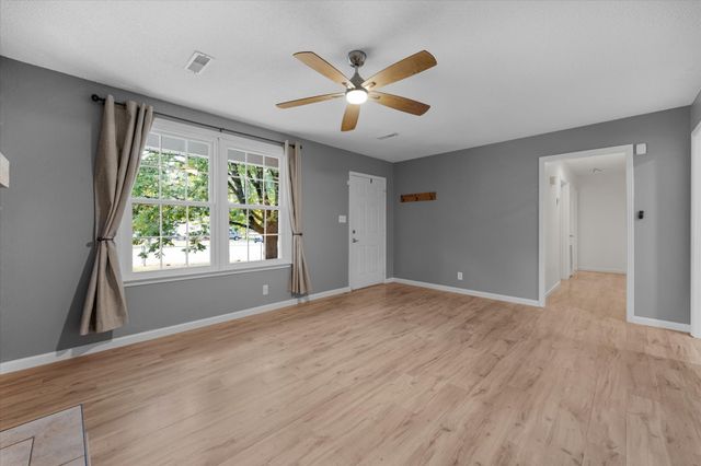 385 Nathaniel Ct, Clarksville, TN 37042