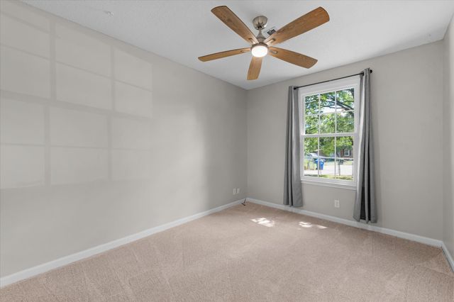 385 Nathaniel Ct, Clarksville, TN 37042