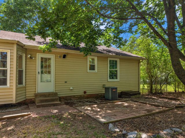385 Nathaniel Ct, Clarksville, TN 37042