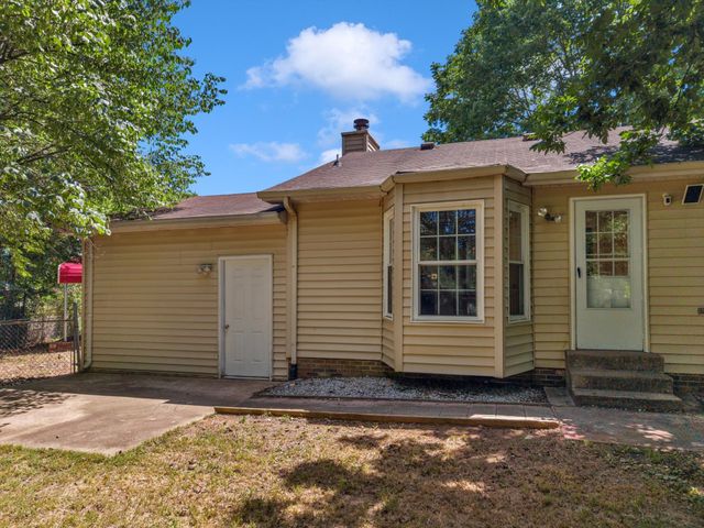 385 Nathaniel Ct, Clarksville, TN 37042