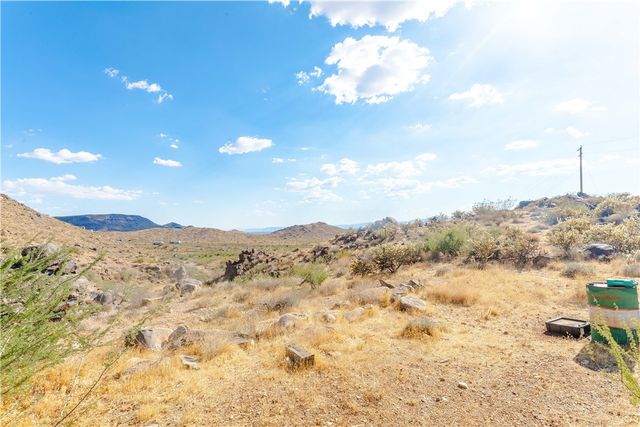 3430 W Chea Drive, Golden Valley, AZ 86413