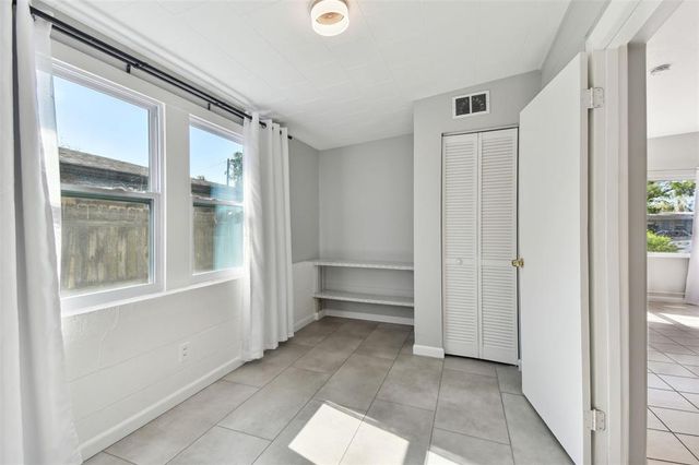 1821 20TH AVENUE N, St Petersburg, FL 33713
