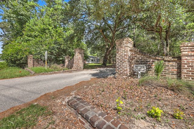 140 Old Plantation Lane, Moncks Corner, SC 29461