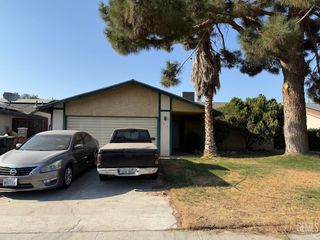 1716 Saint Clair Court, Bakersfield, CA 93304