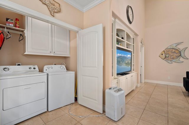 970 Bolivar Dunes Boulevard, Gilchrist, TX 77617