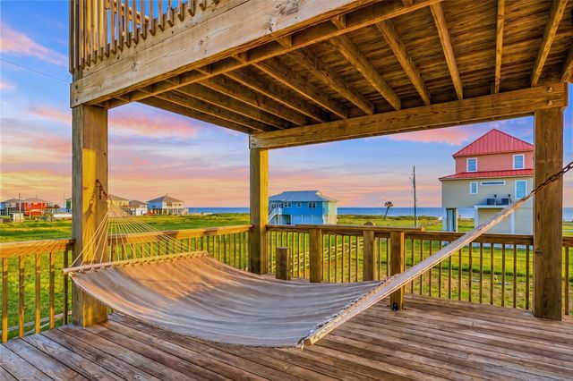 970 Bolivar Dunes Boulevard, Gilchrist, TX 77617