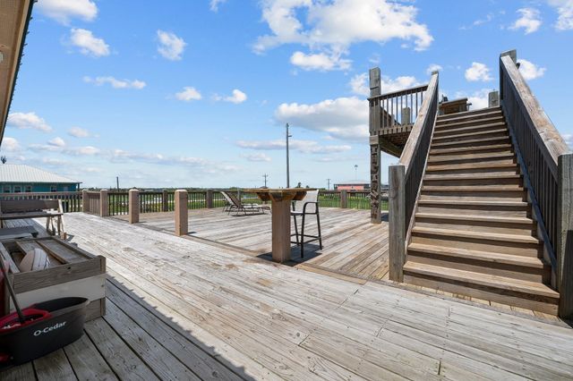 970 Bolivar Dunes Boulevard, Gilchrist, TX 77617